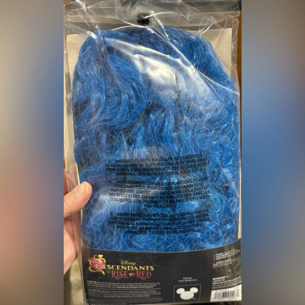 Disney Descendants The Rise of Red Children’s Chloe Wig Blue Party City NWT - Picture 4 of 4